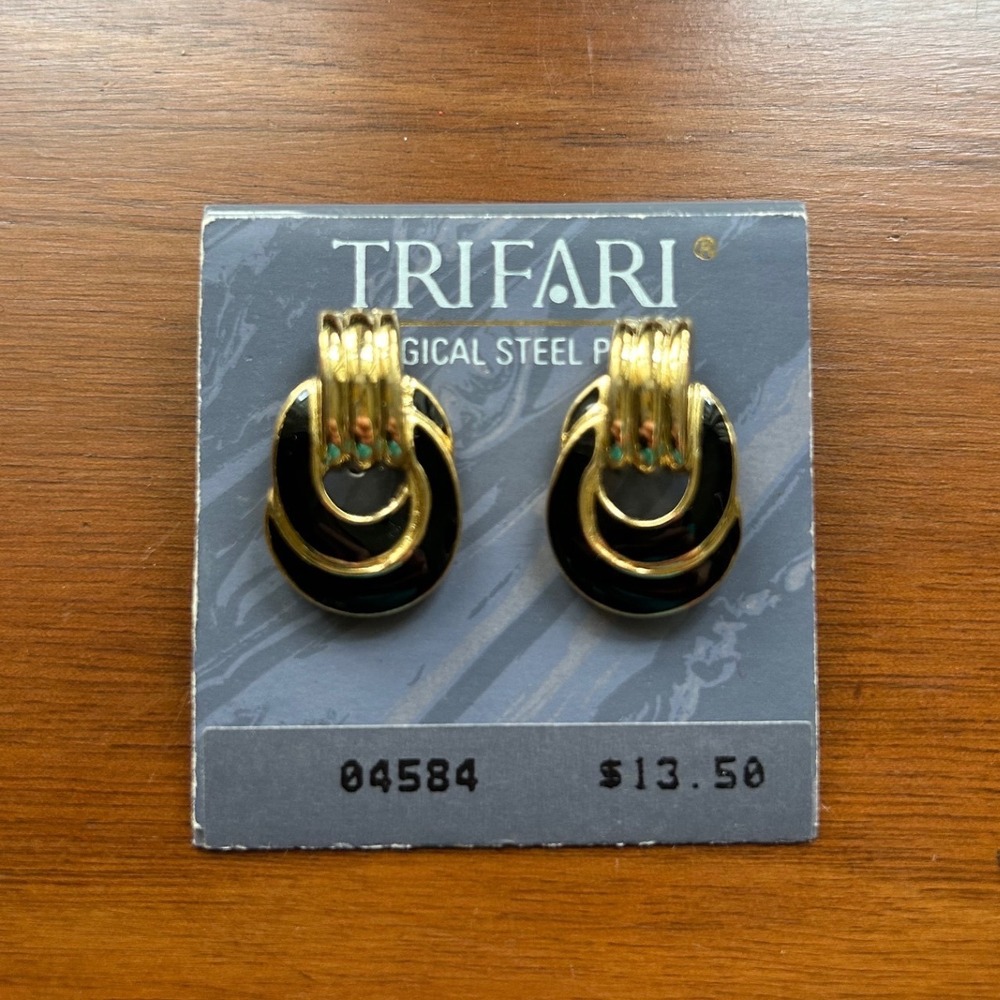 Vintage Trifari Gold Tone Black Enamel Door Knocker Post Earrings 04584 NWT